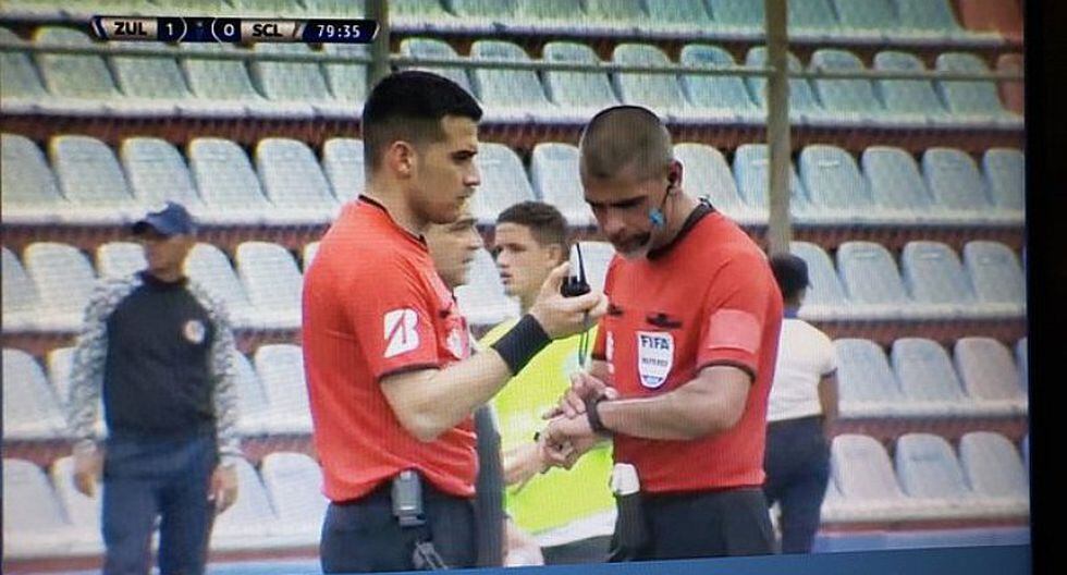 Sporting Cristal vs. Zulia EN VIVO | Árbitro se comunicó por walkie-talkie con la cabina del VAR | VIDEO