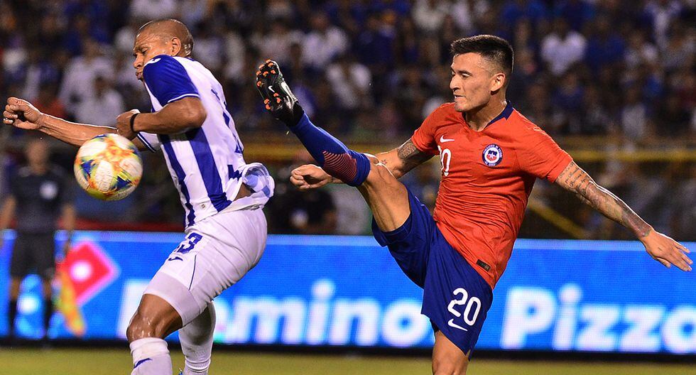 Charles Aranguiz llegó a Santiago y dijo que no deberían jugar ante Perú. (Foto: AFP)