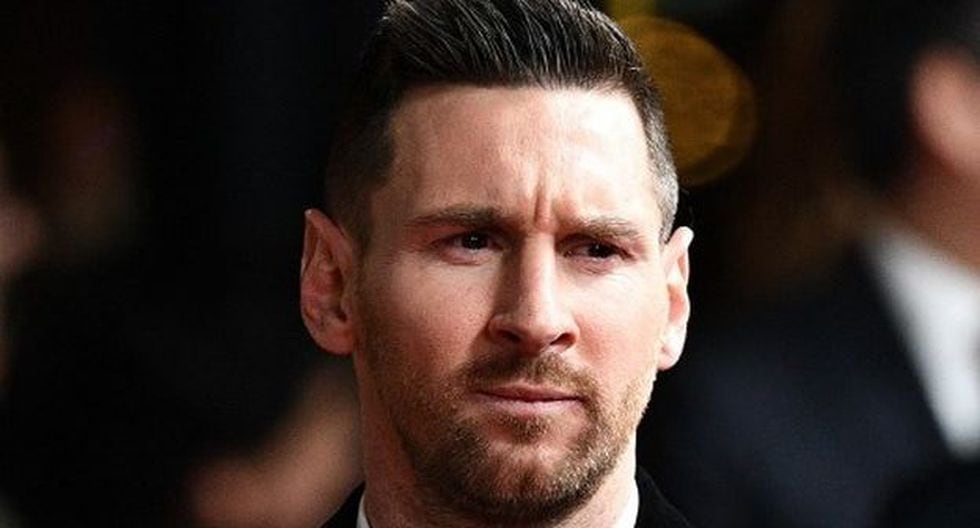 Lionel Messi ganó su sexto Balón de Oro y ya supera por un premio a Cristiano Ronaldo. (Foto: AFP)