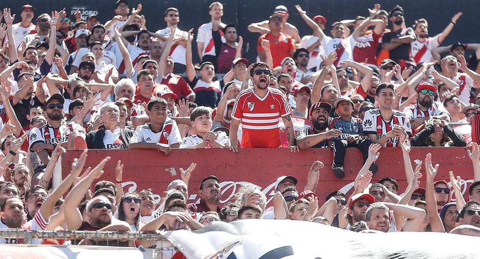 Hinchas de River Plate preocupados por prohibición de la Conmebol (Foto: EFE)