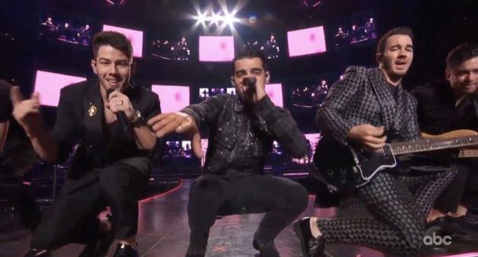 Los Jonas Brothers tuvieron presentación para los American Music Awards, pero desde Boston. (Imagen: abc)