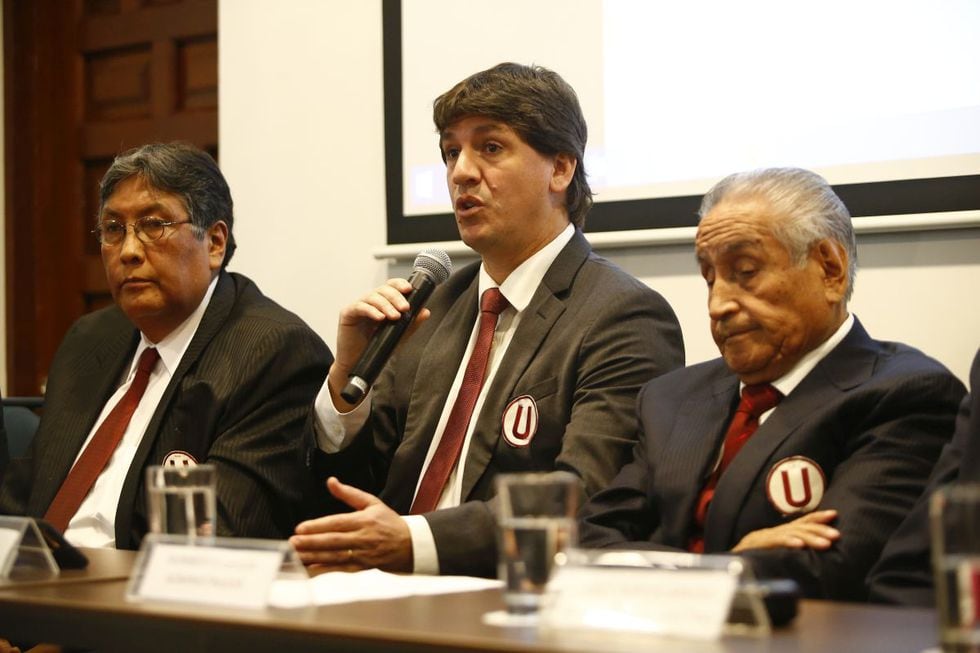 Jean Ferrari al lado de Raúl Leguía, el administrador temporal de Universitario. (Foto: GEC)