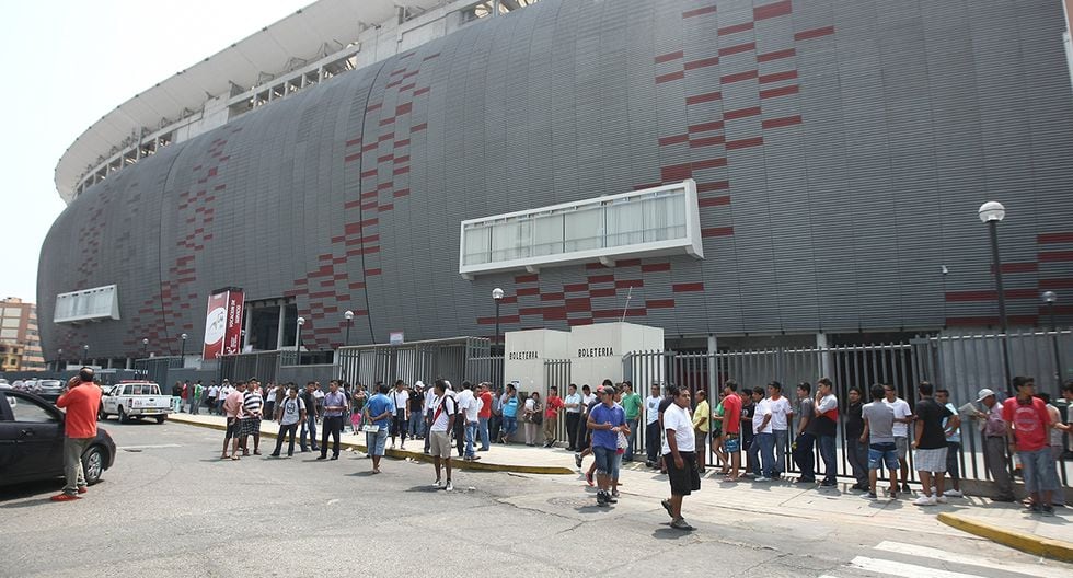 Los hinchas que compraron entradas para el Perú vs. Chile, recibirán el dinero de sus boletos. (Foto: Archivo GEC)