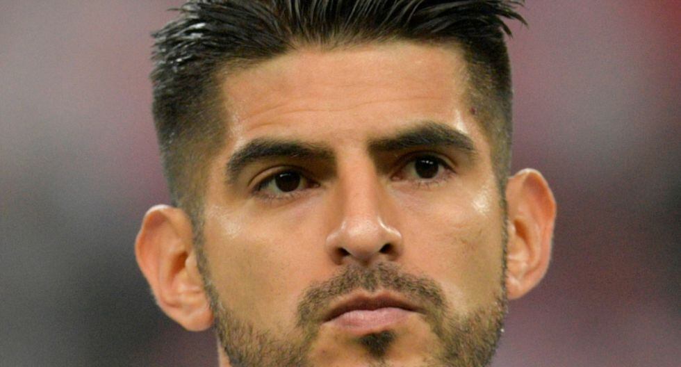Carlos Zambrano es el defensor central titular en la selección peruana | Foto: AFP