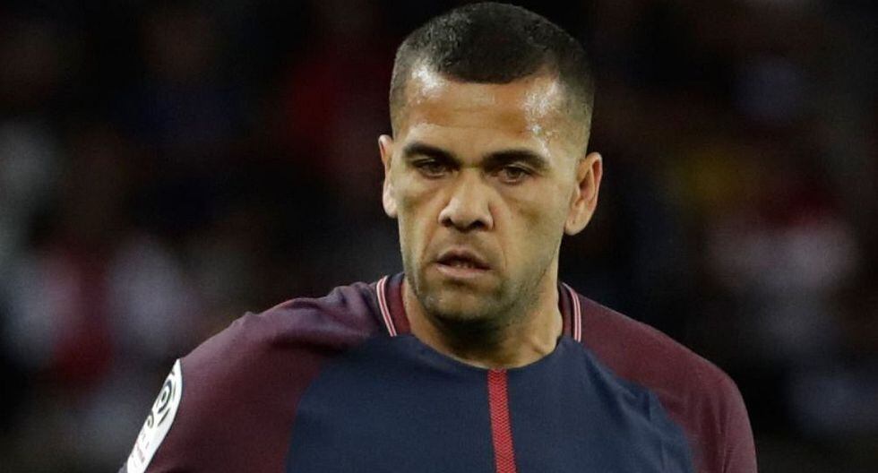 Dani Alves recuerda lo peor de su paso por PSG: "En París son unos racistas del c..." | FOTO
