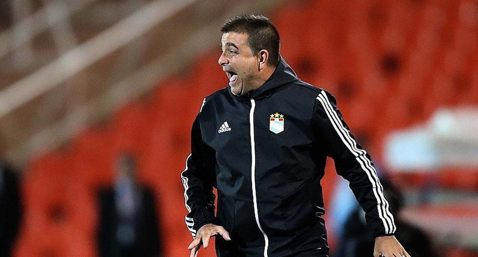 Sporting Cristal: Tras la lesión de Emanuel Herrera, Vivas eligió entre Alexander Succar y Christofer Olivares
